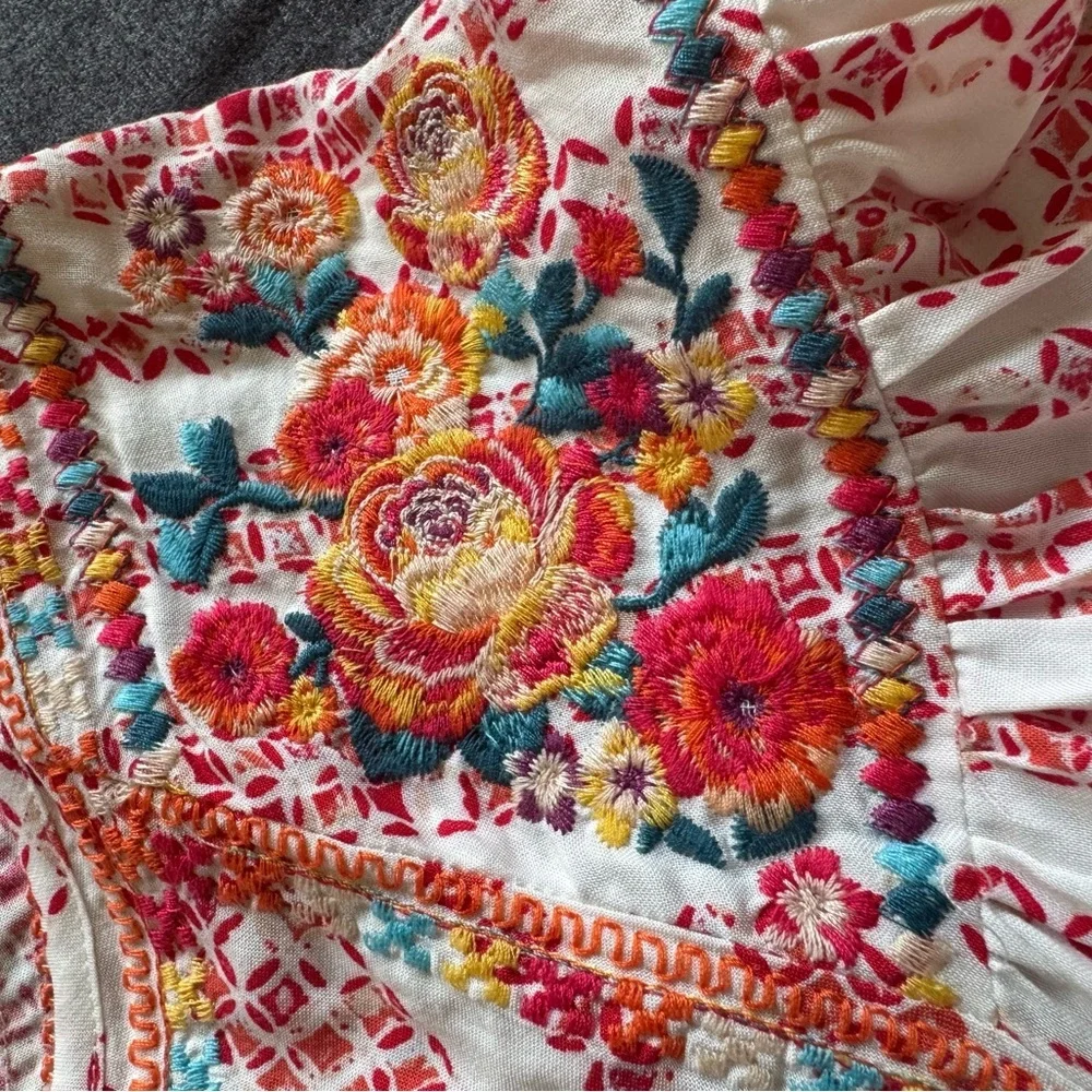 Savanna Jane White Top with Coral Embroidery &Multicolor Accents Size Medium - Picture 7 of 12